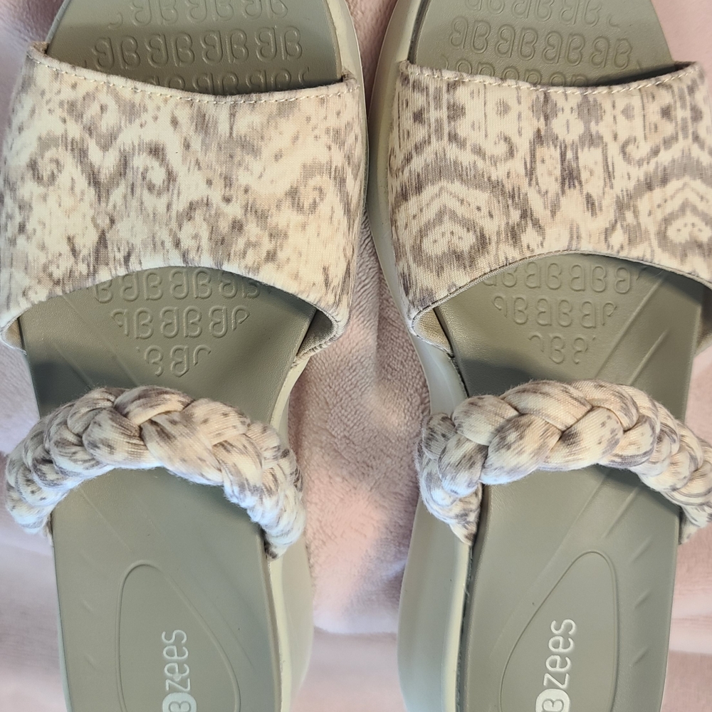 Bzees Women's New Wave Sandals